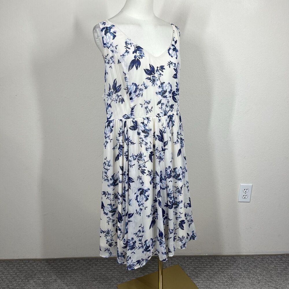 Torrid Dress Womens 3X Plus White Blue Floral Midi Fit Flare Sundress Summer